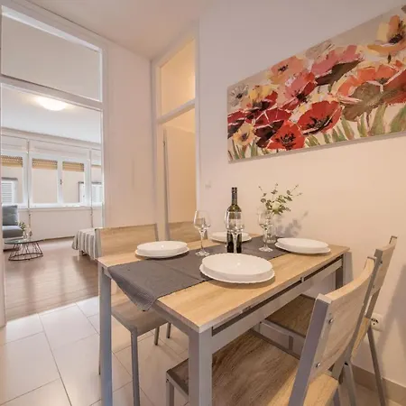 Aurora Apartment *